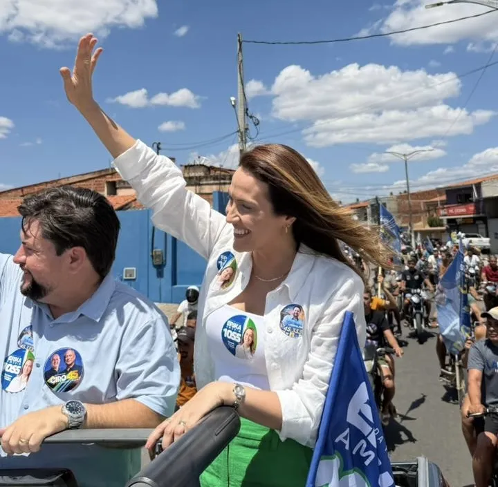 Érika Amorim lança campanha em Farias Brito ap lado de José Liberalino